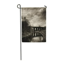 Pejzaž crno-bijeli lučni most dramatičnog neba u Huddersfieldu Nature Garden Zastava Dekorativna zastava